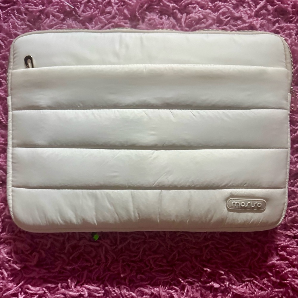 Amazon White Quilted Tablet Sleeve with Padded Protection (9-11 inch)